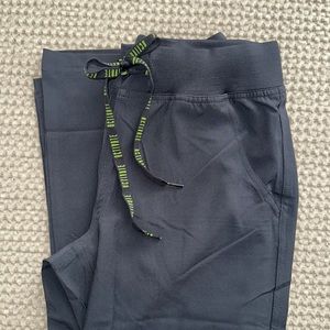 MED COUTURE SCRUB PANTS SIZE ST